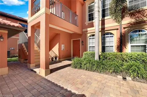 10049 Heather Ln #101, Naples, FL 34119
