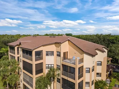 195 Vintage Cir #402, Naples, FL 34119