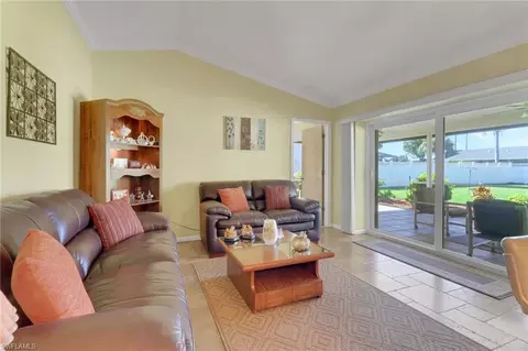 92 Chardon Pl, Naples, FL 34110 photo 9
