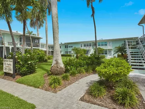 271 8th Ave S #271, Naples, FL 34102