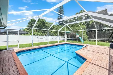 539 Cypress Way E, Naples, FL 34110