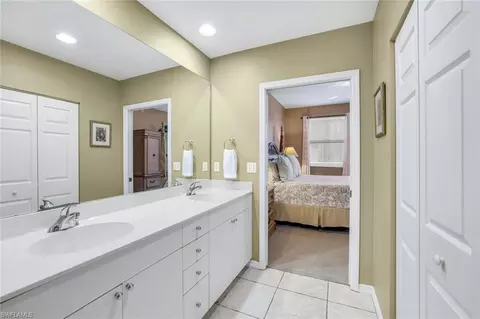 Bath - 460 Launch Cir #202, Naples, FL 34108 photo 2 of 3
