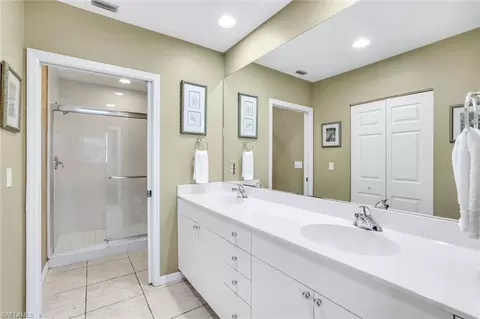 Bath - 460 Launch Cir #202, Naples, FL 34108 photo 1 of 3
