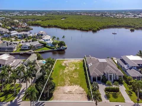 2375 Tarpon Rd, Naples, FL 34102