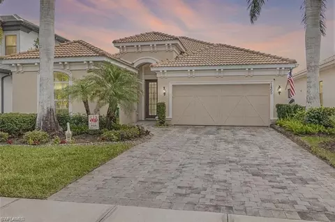 1465 Serrano Cir, Naples, FL 34105