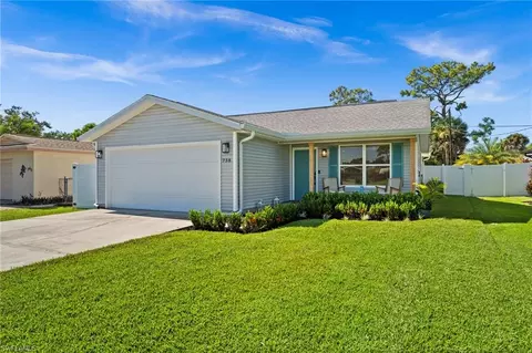 738 95th Ave N, Naples, FL 34108
