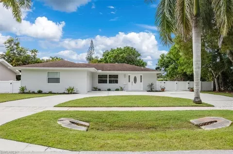 2590 Poinciana St, Naples, FL 34105
