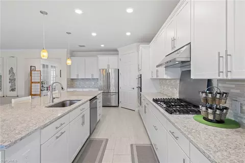 Kitchen - 10530 Jackson Square Dr, Estero, FL 33928 photo 4 of 5