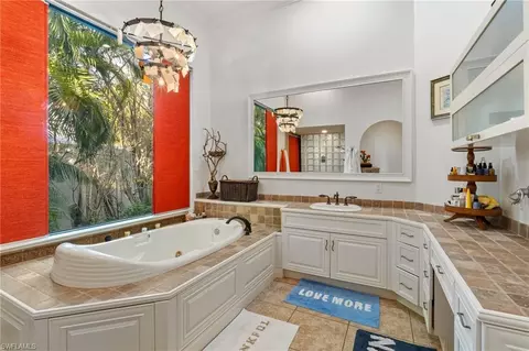 Bath - 2755 Lantern Ln, Naples, FL 34102 photo 2 of 5