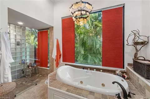 Bath - 2755 Lantern Ln, Naples, FL 34102 photo 3 of 5