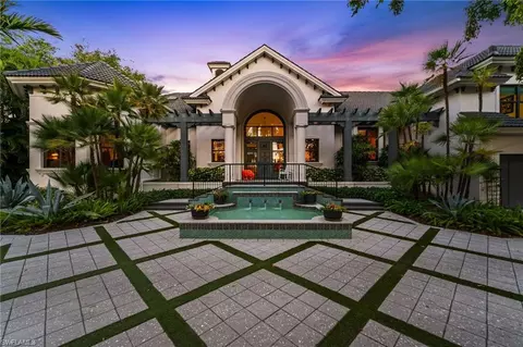 2755 Lantern Ln, Naples, FL 34102