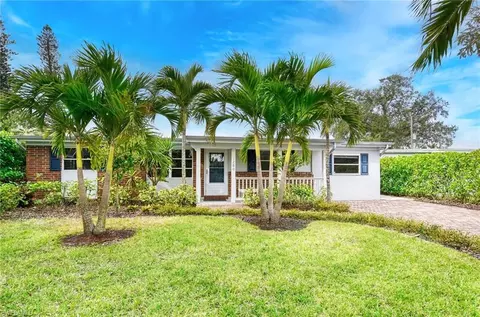 1280 Barbizon Ln, Naples, FL 34104