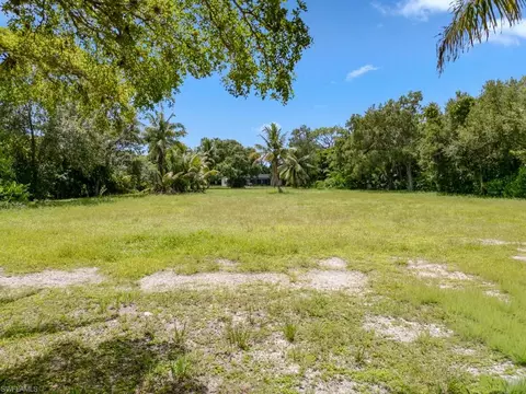 172 Hickory Rd, Naples, FL 34108 photo 6