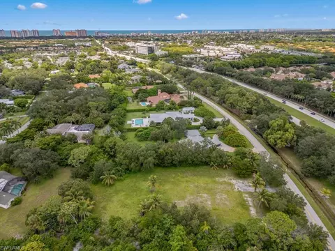 172 Hickory Rd, Naples, FL 34108 photo 2
