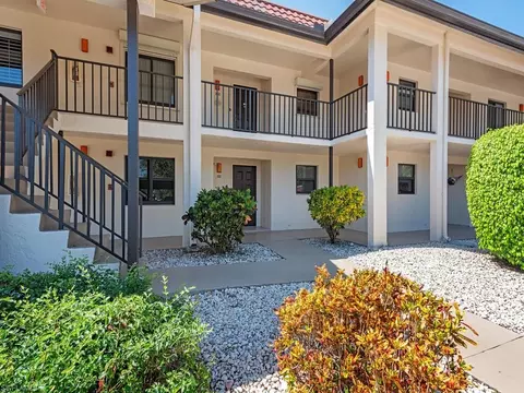 4955 Pepper Cir #B102, Naples, FL 34113