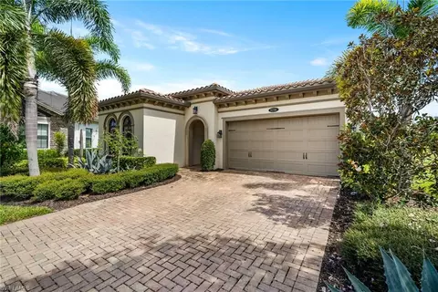 9236 Woodhurst Dr, Naples, FL 34120 photo 2