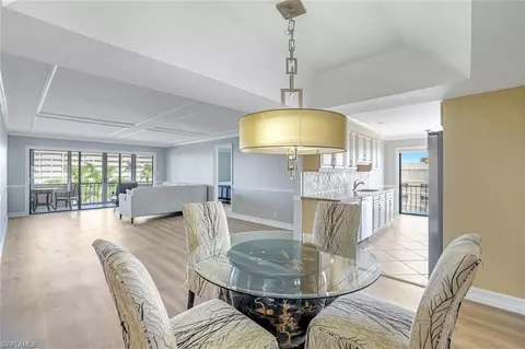 3430 Gulf Shore Blvd N #5J, Naples, FL 34103