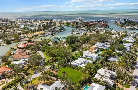 421 Bow Line Dr, Naples, FL 34103