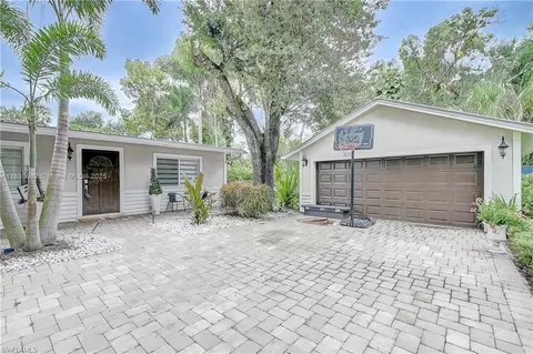 369 Caloosa Dr, Labelle, FL 33935 photo 2