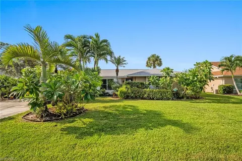 212 Willowick Dr, Naples, FL 34110 photo 2