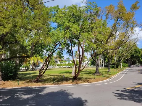 930 18th Ave S, Naples, FL 34102 photo 8