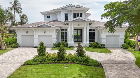 4776 Crayton Ct, Naples, FL 34103