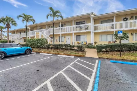 4617 Bayshore Dr #H10, Naples, FL 34112