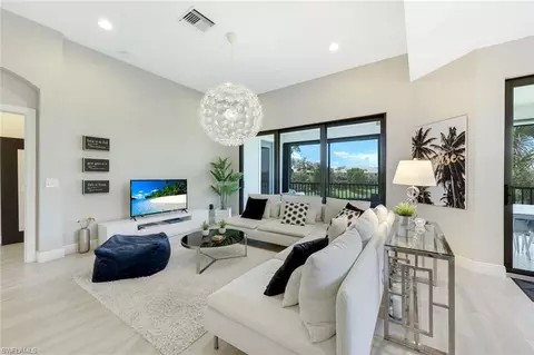 2185 Frangipani Cir #202, Naples, FL 34120