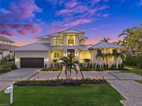 506 Neapolitan Ln, Naples, FL 34103