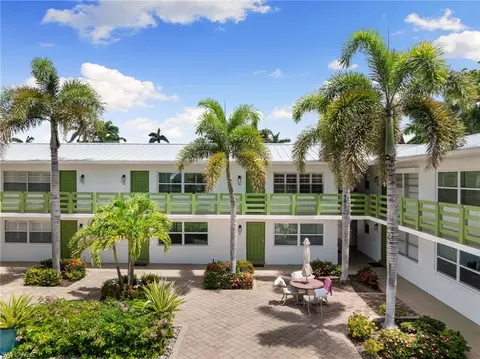 975 9th Ave S #19, Naples, FL 34102