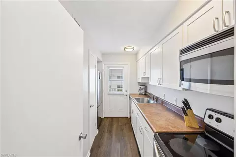 72 7th St S #209, Naples, FL 34102 photo 18