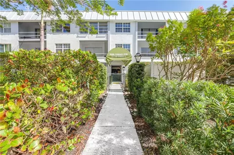 72 7th St S #209, Naples, FL 34102 photo 3