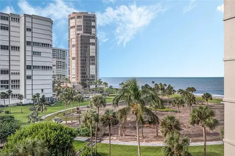 4551 Gulf Shore Blvd N #605, Naples, FL 34103