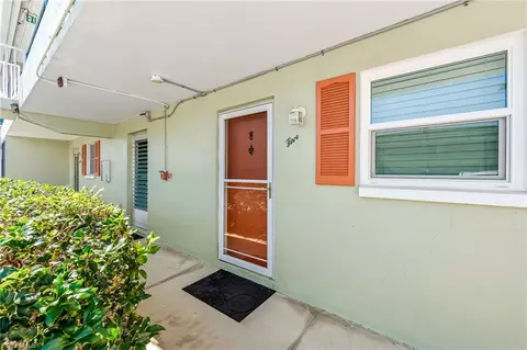 200 Valley Stream Dr #5B, Naples, FL 34113