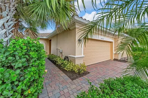 14560 Grapevine Dr, Naples, FL 34114