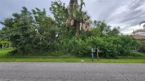 Venetia Ave, North Port, FL 34287