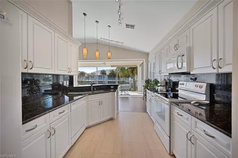 7774 Gardner Dr #202, Naples, FL 34109