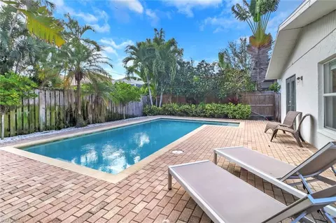 758 93rd Ave N, Naples, FL 34108