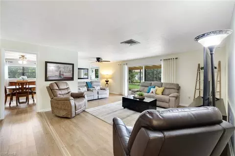 133 Briarcliff Ln, Naples, FL 34113 photo 4