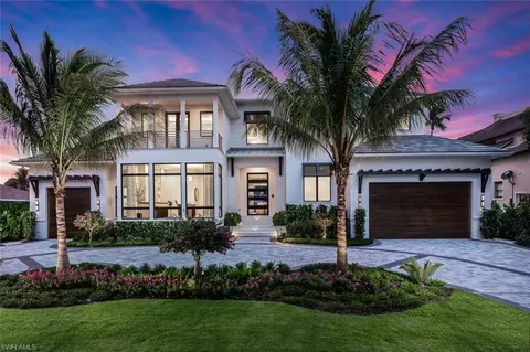625 21st Ave S, Naples, FL 34102