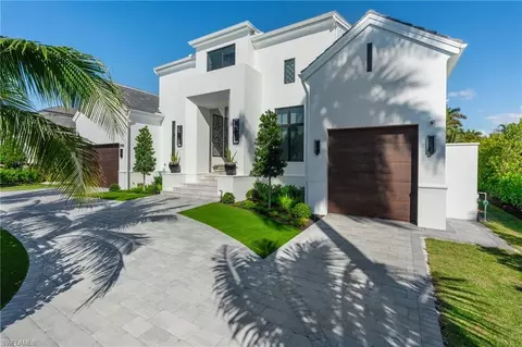 2990 Leeward Ln, Naples, FL 34103