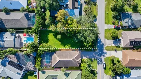 790 97th Ave N, Naples, FL 34108