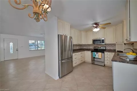 565 100th Ave N, Naples, FL 34108