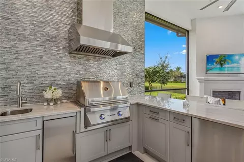 Kitchen - 3421 Wellfleet Ln, Naples, FL 34114 photo 8 of 9