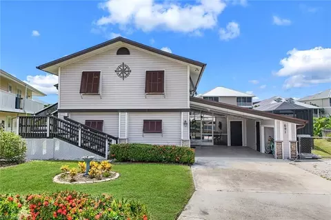 691 Palm Ave, Goodland, FL 34140