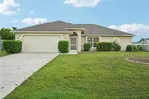 910 SW 9th Ave, Cape Coral, FL 33991