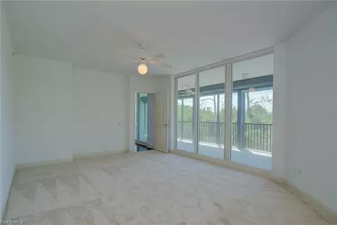 445 Cove Towers Dr #304, Naples, FL 34110
