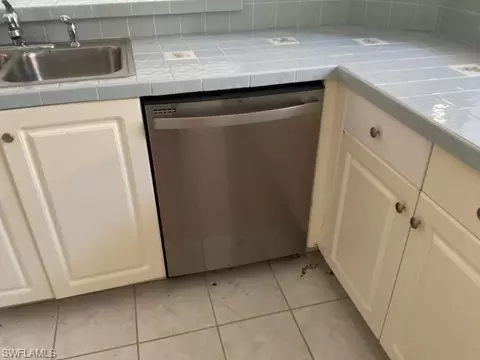 Kitchen - 4190 Jace Ct, Estero, FL 33928 photo 3 of 4