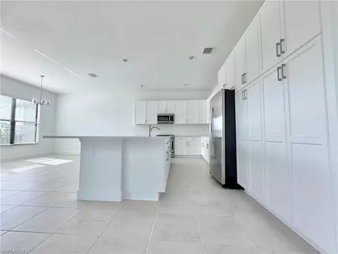Kitchen - 20885 Thistle Leaf Ln, Estero, FL 33928 photo 4 of 4
