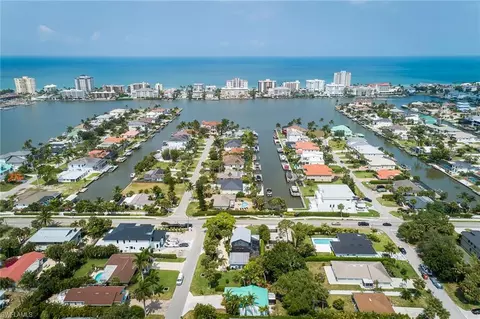 View/Area - 9602 Vanderbilt Dr, Naples, FL 34108 photo 6 of 6